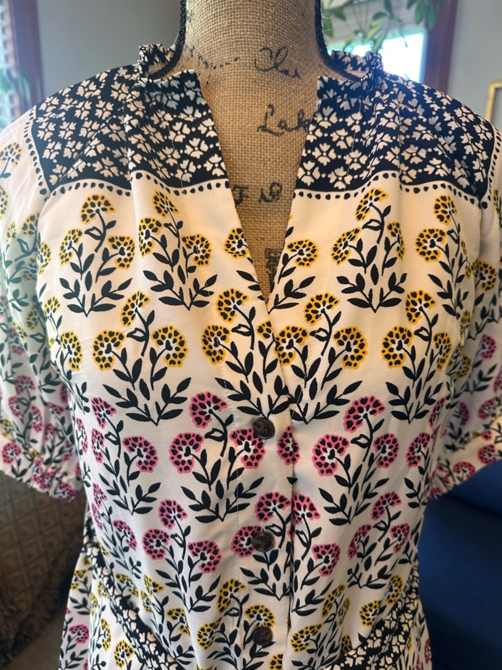 🆕 Ann Taylor Black & Ivory Floral Tie-Waist Midi Dress with Yellow Accents. 4P.